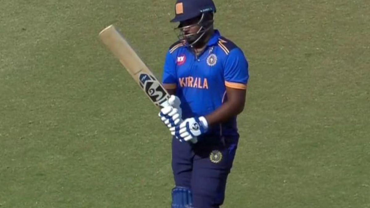 6,6,6,6,4,4,4,4.... सैयद मुश्ताक ट्रॉफी में संजू सैमसन के बल्ले ने फिर उगली आग, खेली 56 गेंद पर 73 रन की शानदार पारी 2 Sanju Samson nears 8,000 runs