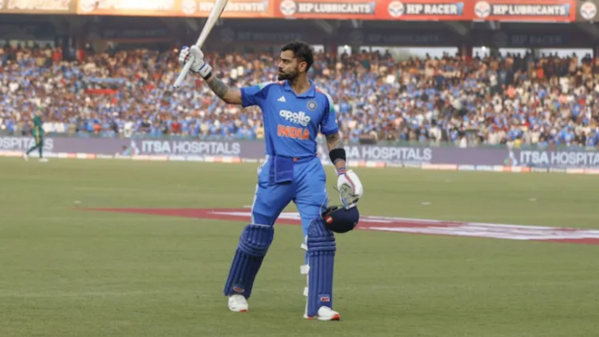 कोहली के लगातार दूसरे शतक पर ख़ुशी से झूमे फैंस, गंभीर को बोले 'अब करके दिखाओं इसे बाहर...' 2 Virat Kohli scored his 53rd ODI century.