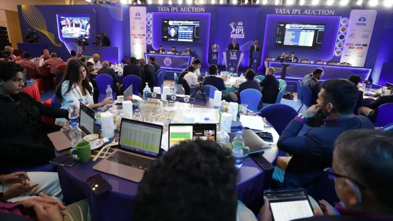 1355 खिलाड़ियों ने IPL 2026 की नीलामी में दिया अपना नाम, सिर्फ 2 भारतीय खिलाड़ियों का बेस प्राइस 2 करोड़