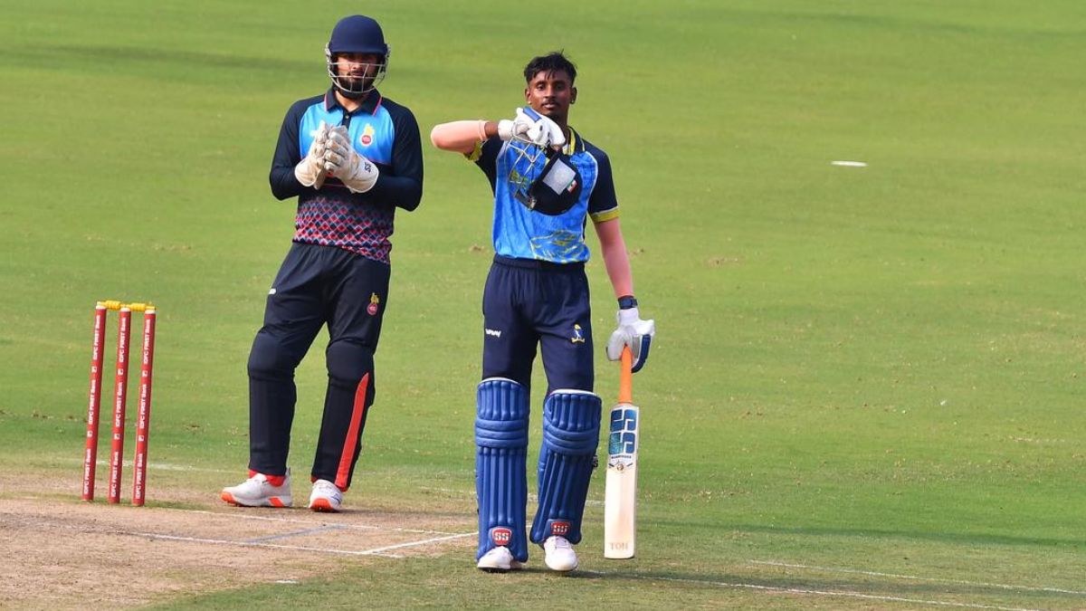 Swastik Chikara has been reprimanded for his actions against Abishek Porel.