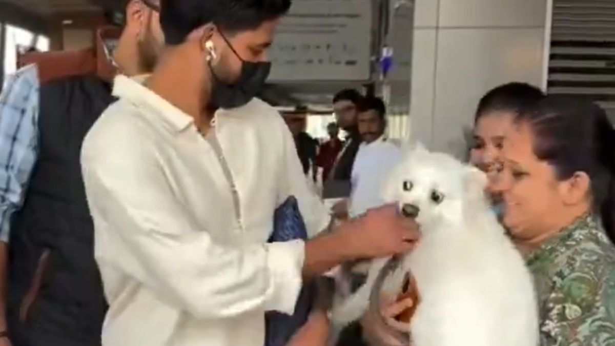 VIDEO: Shreyas Iyer narrowly escapes being bitten by a dog; the terrifying video goes viral.