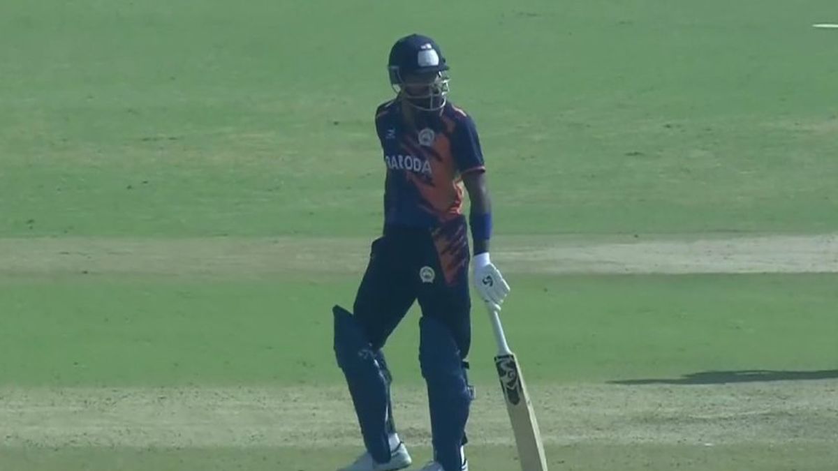 6,6,6,6,6,4.... विजय हजारे वनडे टूर्नामेंट में हार्दिक पांड्या ठोके लगातार 5 छक्के, एक ओवर में ही जड़ दिए 34 रन 2 6,6,6,6,6,4.... Hardik Pandya hit five consecutive sixes in the Vijay Hazare One-Day tournament, scoring 34 runs in a single over.