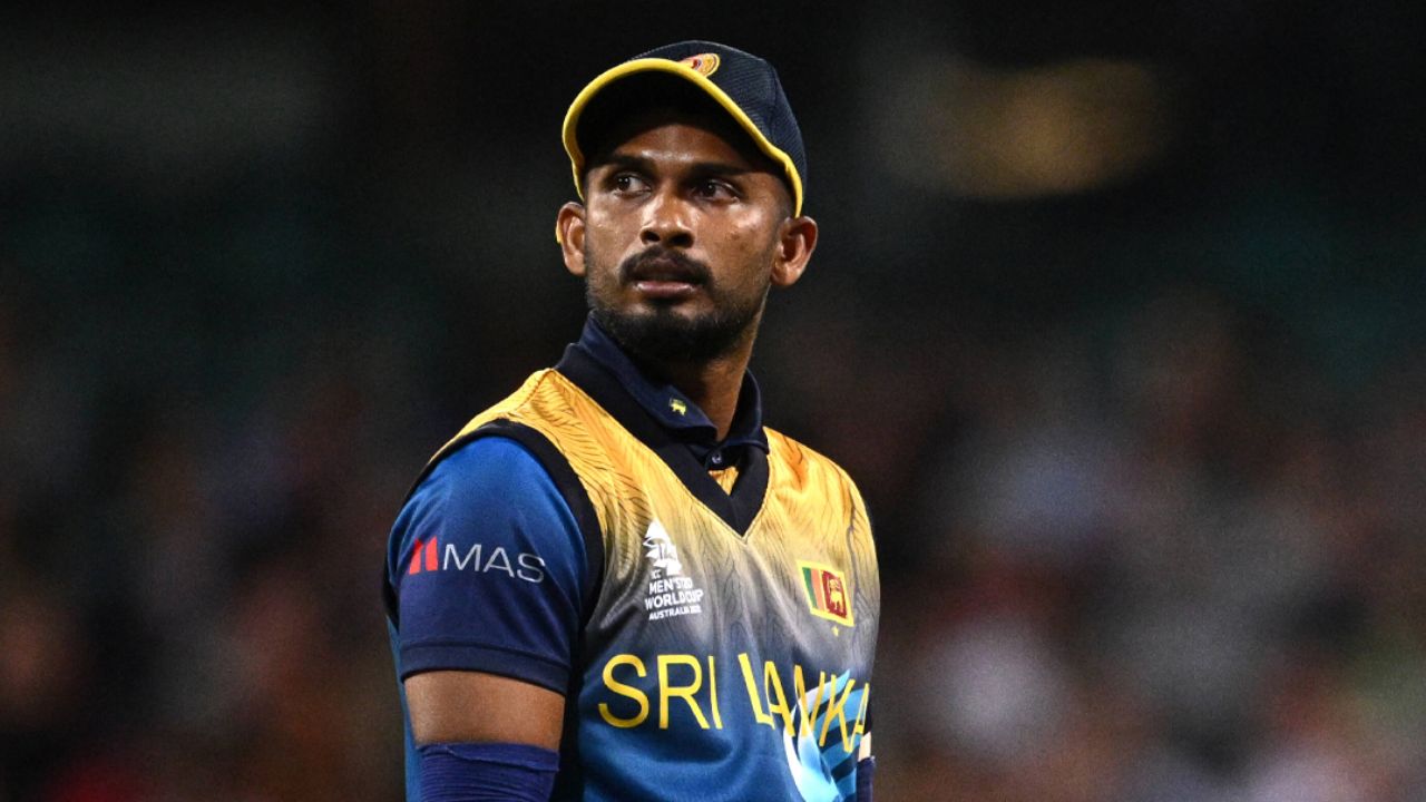 पाकिस्तान के खिलाफ टी20 सीरीज के लिए श्रीलंकाई टीम की हुई घोषणा, 15 नहीं कुल इन 18 खिलाड़ियों को मिला मौका 2 पाकिस्तान के खिलाफ टी20 सीरीज के लिए Sri Lanka टीम की हुई घोषणा, 15 नहीं कुल इन 18 खिलाड़ियों को मिला मौका