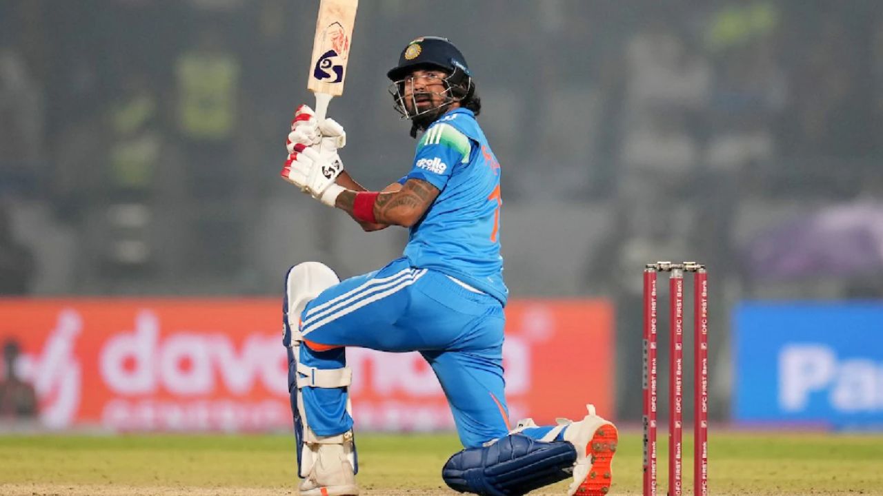 "सब कुछ करूंगा...बस खिला लो," टीम इंडिया की प्लेइंग 11 में शामिल होने खातिर किसी भी हद तक जाने को रेडी है ये खिलाड़ी 2 "सब कुछ करूंगा...बस खिला लो," Team India की प्लेइंग 11 में शामिल होने खातिर किसी भी हद तक जाने को रेडी है ये खिलाड़ी