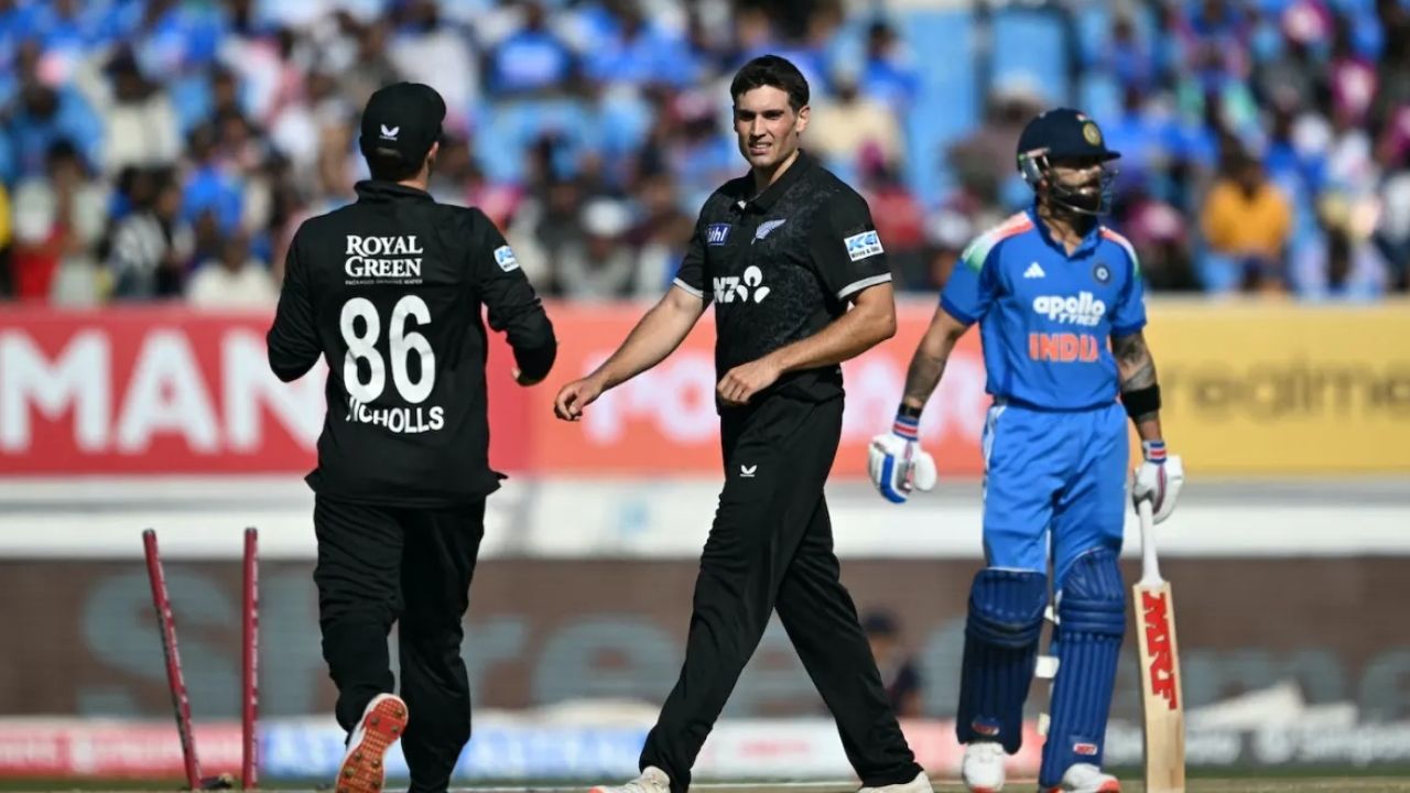 कौन हैं ये क्रिस्टिन क्लार्क, जिसने राजकोट ODI में कर डाला रोहित-विराट जैसे दिग्गज खिलाड़ियों को OUT 2 कौन हैं ये Kristian Clarke, जिसने राजकोट ODI में कर डाला रोहित-विराट जैसे दिग्गज खिलाड़ियों को OUT