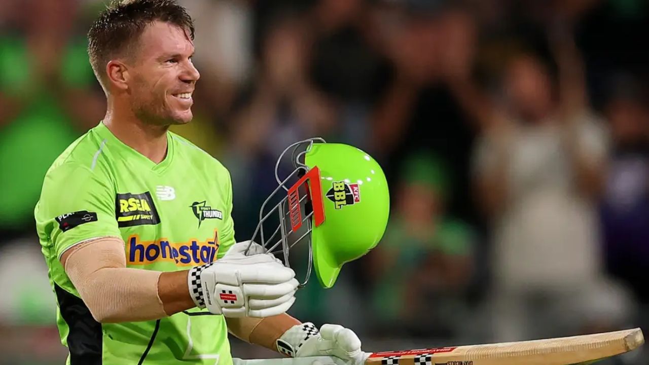 BBL में 61 गेंदों में David Warner ने जड़ा दमदार शतक, एक साथ तोड़े कई रिकॉर्ड 