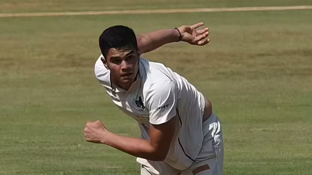 अर्जुन तेंदुलकर ने रणजी ट्रॉफी में रच दिया इतिहास, तूफानी गेंदबाजी से मचाया कहर, पिता सचिन को किया गौरवान्वित 2 Arjun Tendulkar ने रणजी ट्रॉफी में रच दिया इतिहास, तूफानी गेंदबाजी से मचाया कहर, पिता सचिन को किया गौरवान्वित