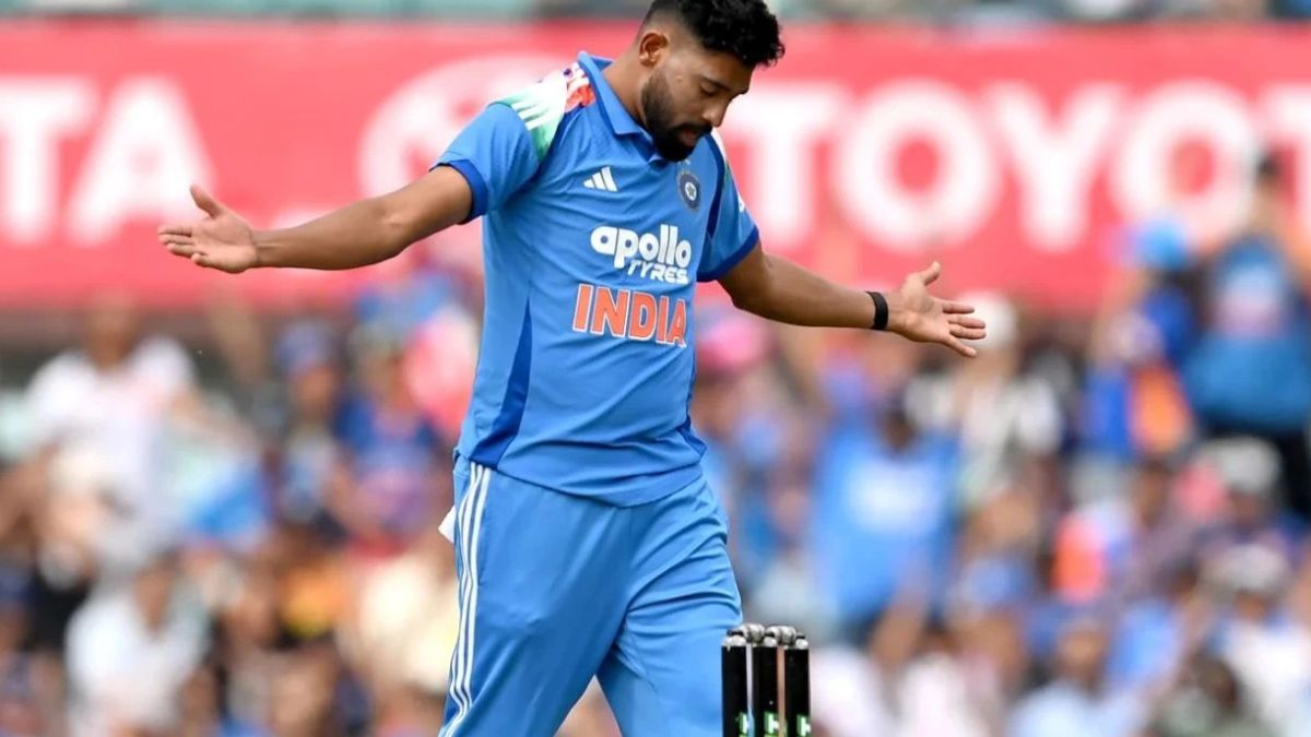 हर्षित राणा हुए बाहर, तो BCCI ने किया उनके रिप्लेसमेंट का ऐलान, 150kmph वाले गेंदबाज को दी जगह 2 The BCCI has decided to include Mohammed Siraj in the T20 World Cup 2026 squad as a replacement for Harshit Rana.