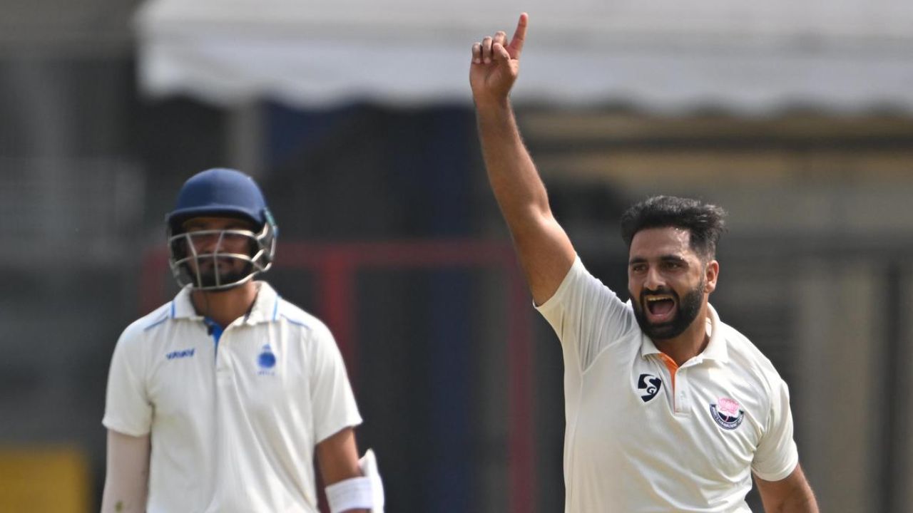W,W,W,W,W....Auqib Nabi ने फिर मचाया रणजी में कोहराम, चटका डाले 7 विकेट, बल्लेबाजों की तोड़ी हड्डी-पसलियां