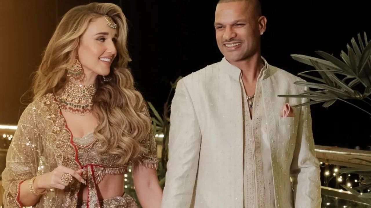 शिखर धवन की प्री-वेडिंग पार्टी में मचा धमाल, होने वाली दुल्हन सोफी के साथ डांस करते दिखे ‘गब्बर’ 2 Shikhar Dhawan की प्री-वेडिंग पार्टी में मचा धमाल, होने वाली दुल्हन सोफी के साथ डांस करते दिखे ‘गब्बर’