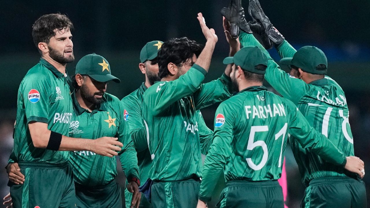 न्यूजीलैंड जीता फिर भी पाकिस्तान बाहर नहीं, इस फार्मूले से होगा सेमीफाइनल के लिए क्वालीफाई 2 न्यूजीलैंड जीता फिर भी Pakistan बाहर नहीं, इस फार्मूले से होगा सेमीफाइनल के लिए क्वालीफाई