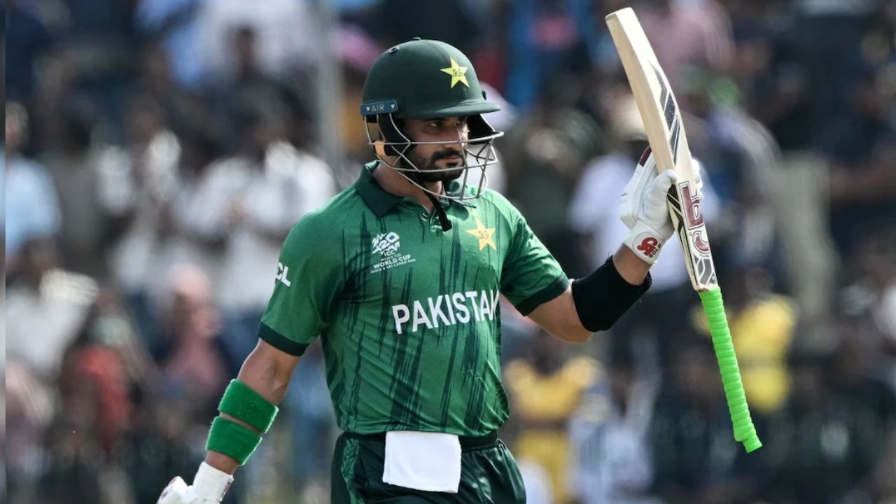 T20 World Cup: कोई भारतीय नहीं ये पाकिस्तानी खिलाड़ी बन रहा 'प्लेयर ऑफ द टूर्नामेंट', ठोक चुका 283 रन, जड़ चुका 13 छक्के 2 T20 World Cup: कोई भारतीय नहीं ये पाकिस्तानी खिलाड़ी बन रहा 'प्लेयर ऑफ द टूर्नामेंट', ठोक चुका 283 रन, जड़ चुका 13 छक्के