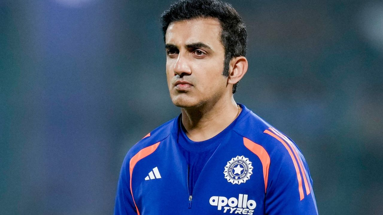 दिग्गज के बयान ने किया साफ़, टी20 वर्ल्ड कप हारते ही गौतम गंभीर की होगी कोचिंग पद से छुट्टी 2 दिग्गज के बयान ने किया साफ़, टी20 वर्ल्ड कप हारते ही Gautam Gambhir की होगी कोचिंग पद से छुट्टी