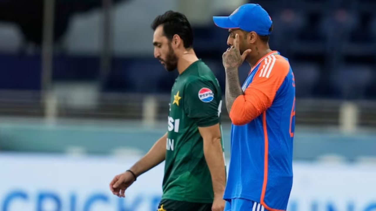 सेमीफाइनल में भारत-पाक भिड़ंत तय? जानें किस हालात में संभव है ये महामुकाबला 2 सेमीफाइनल में India-पाक भिड़ंत तय? जानें किस हालात में संभव है ये महामुकाबला