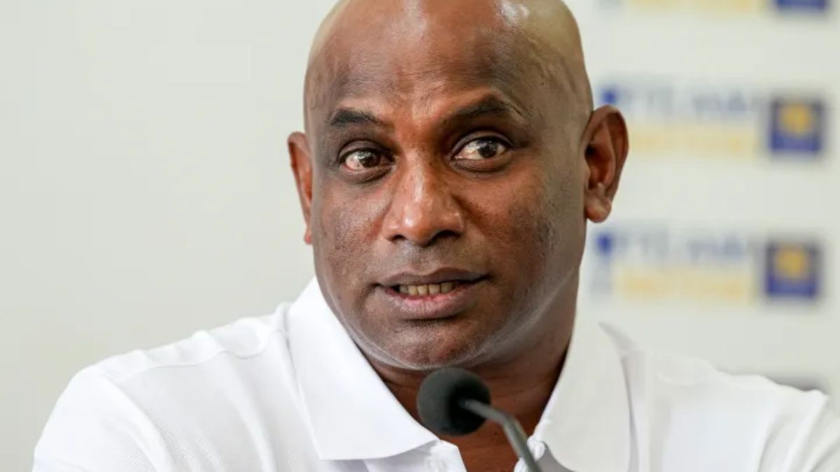 T20 वर्ल्ड कप में हार के बाद हेड कोच पर गिरी गाज, बोर्ड ने तुरंत किया बर्खास्त 2 Sanath Jayasuriya is stepping down as head coach