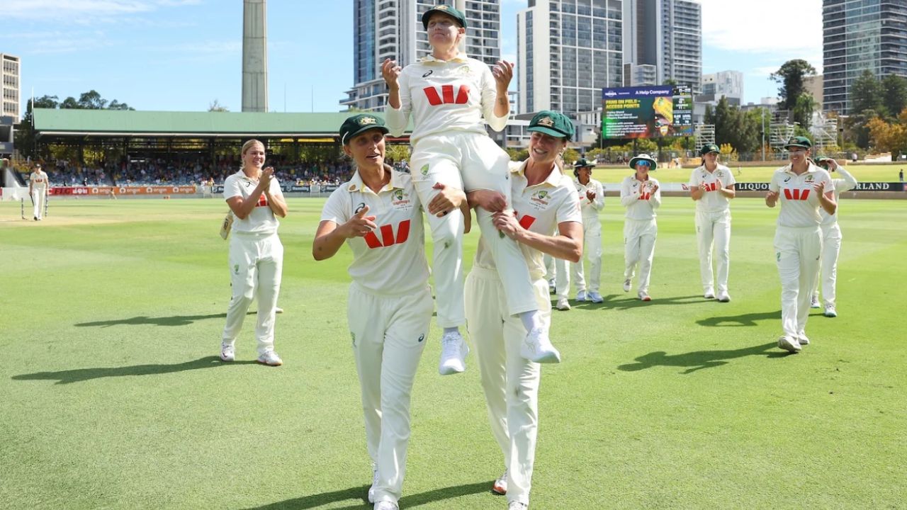 इधर टी20 वर्ल्ड कप फाइनल, उधर भावुक कप्तान ने लिया संन्यास, बोला – ‘ये मेरा आखिरी मैच...’ 2 इधर टी20 वर्ल्ड कप फाइनल, उधर भावुक Captain ने लिया संन्यास, बोला – ‘ये मेरा आखिरी मैच...’