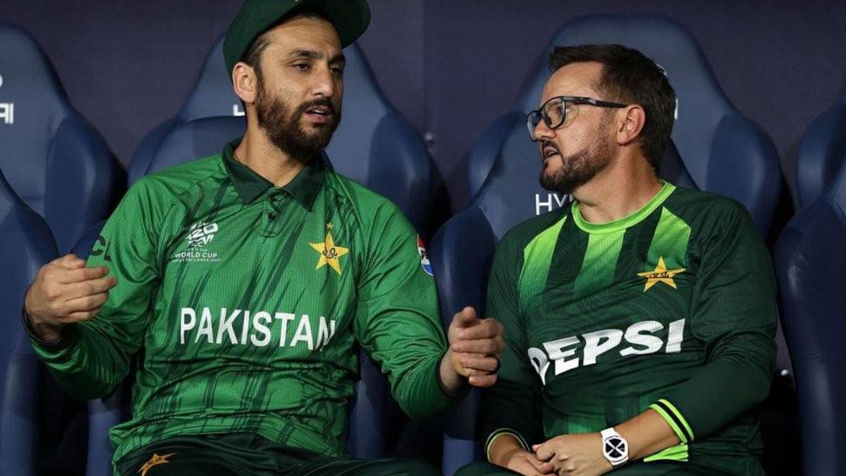 Mike Hesson is out, this young head coach is in charge of the Pakistan team.