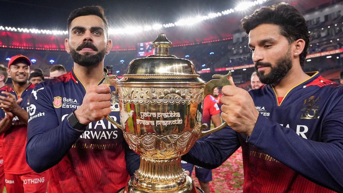 SRH के खिलाफ मुकाबले के लिए RCB की प्लेइंग इलेवन आई सामने, कोहली, साल्ट, अय्यर, पाटीदार, टिम डेविड…… 2 RCB Playing 11 For SRH Match, IPL 2026