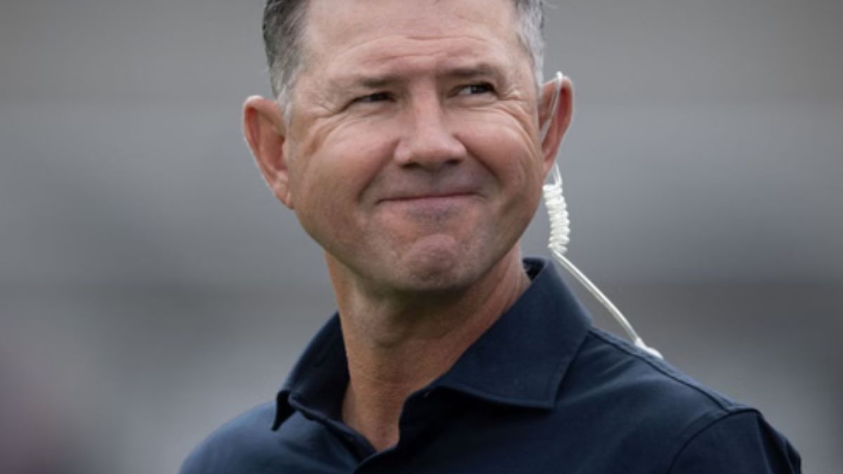 Due to Abhishek Sharma's continuous failure, Ricky Ponting has advised to drop Abhishek Sharma and give Rinku Singh a chance.