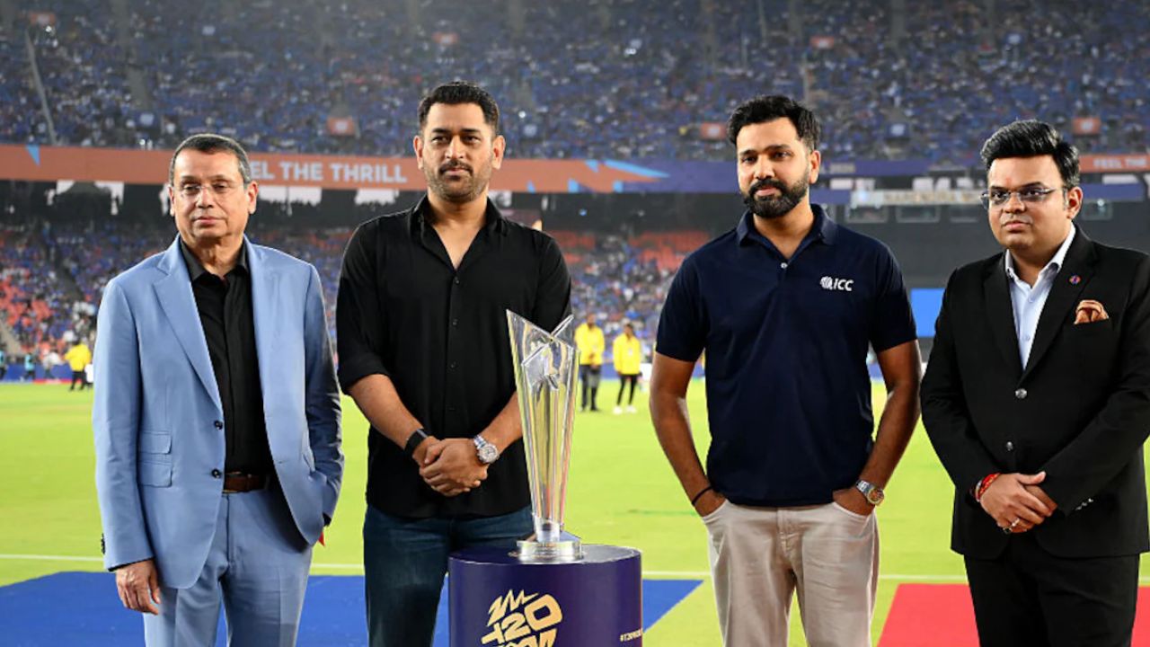 एमएस धोनी ने दिया टीम इंडिया को टी20 वर्ल्ड कप जिताने का श्रेय, कमेंट करके गंभीर ने कह डाली ये बात 2 MS Dhoni ने दिया टीम इंडिया को टी20 वर्ल्ड कप जिताने का श्रेय, कमेंट करके गंभीर ने कह डाली ये बात