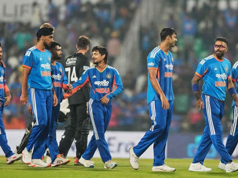 टीम पर आया मुसीबतों का बवंडर, 816 विकेट लेने वाला गेंदबाज बुरी तरह हुआ चोटिल