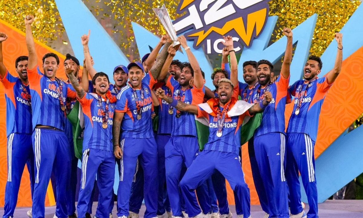 इधर चल रहा था भारत की ऐतिहासिक जीत का जश्न, उधर नए Head Coach की हुई घोषणा