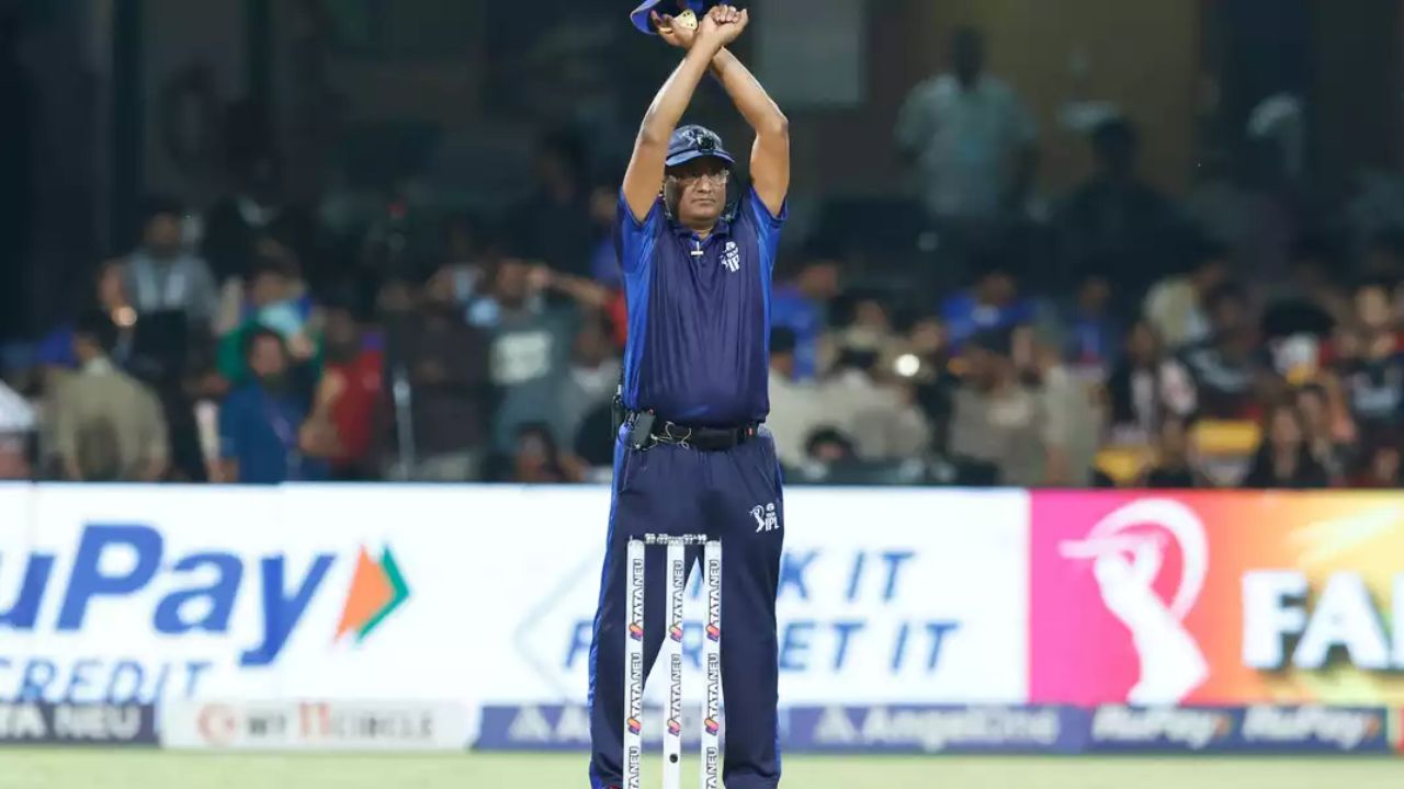 प्रेस कॉन्फ्रेंस में आग बबूला हुए Axar Patel, BCCI के रूल को बताया सबसे घटिया