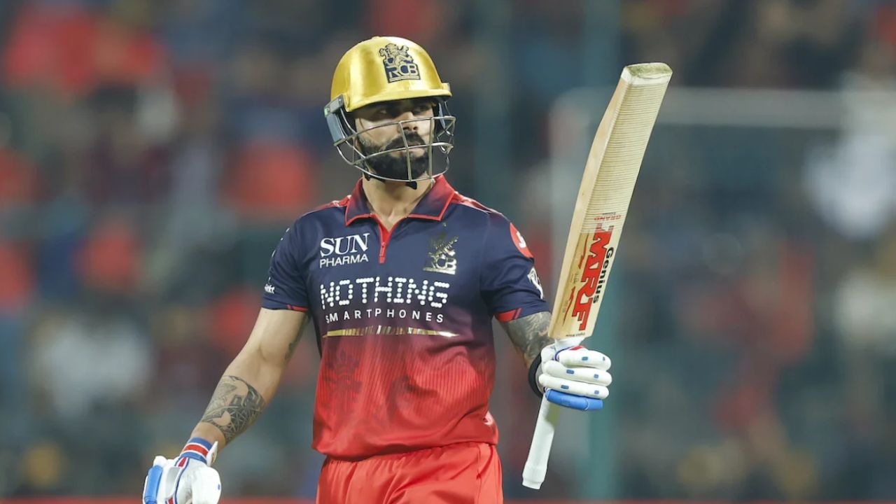 ‘किंग कोहली’ की रेड-बॉल वापसी करीब! दिग्गज के बयान से फैंस में खुशी की लहर 2 ‘किंग Kohli’ की रेड-बॉल वापसी करीब! दिग्गज के बयान से फैंस में खुशी की लहर