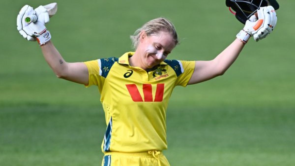 6,6,4,4,4,4,4,4..... अपने विदाई मैच में चमकी स्टार्क की वाइफ, टीम इंडिया के खिलाफ 158 रन ठोक मचाया हड़कंप 2 Mitchell Starc Wife Alyssa Healy scored 158 runs in 98 balls in her last match.