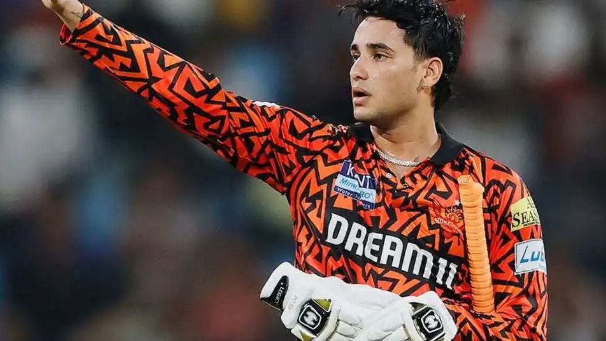 इधर टीम इंडिया बनी चैंपियन, उधर Abhishek Sharma को मिला बड़ा तोहफा, चुने गए नए कप्तान 2 Sunrisers Hyderabad's current captain, Pat Cummins, will be unavailable for the 2026 IPL season; consequently, the franchise has decided to appoint Abhishek Sharma as its captain.