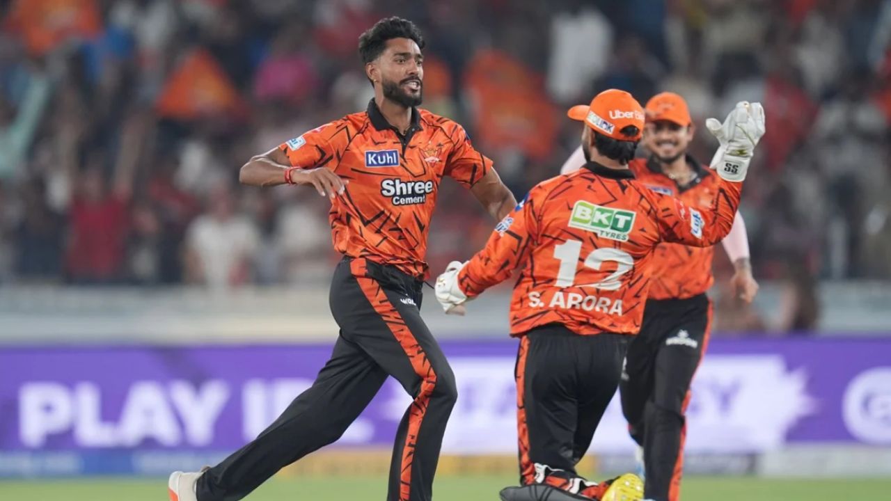 कौन हैं Praful Hinge? वैभव सूर्यवंशी को 0 पर किया आउट; IPL करियर के पहले ही ओवर में तीन विकेट लेकर मचाई सनसनी 2 कौन हैं Praful Hinge? वैभव सूर्यवंशी को 0 पर किया आउट; IPL करियर के पहले ही ओवर में तीन विकेट लेकर मचाई सनसनी