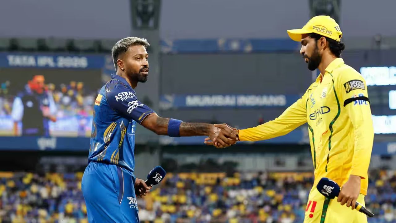 MI vs CSK मैच में चेन्नई सुपर किंग्स के खिलाड़ियों ने बांह पर क्यों पहनी है काली पट्टी? जानें बड़ी वजह 