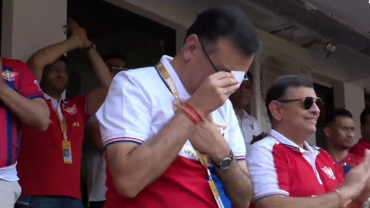 Sanjiv Goenka का नया टोटका वायरल! जीत के लिए अपनाया अंधविश्वासी तरीका 2 People called Sanjeev Goenka superstitious