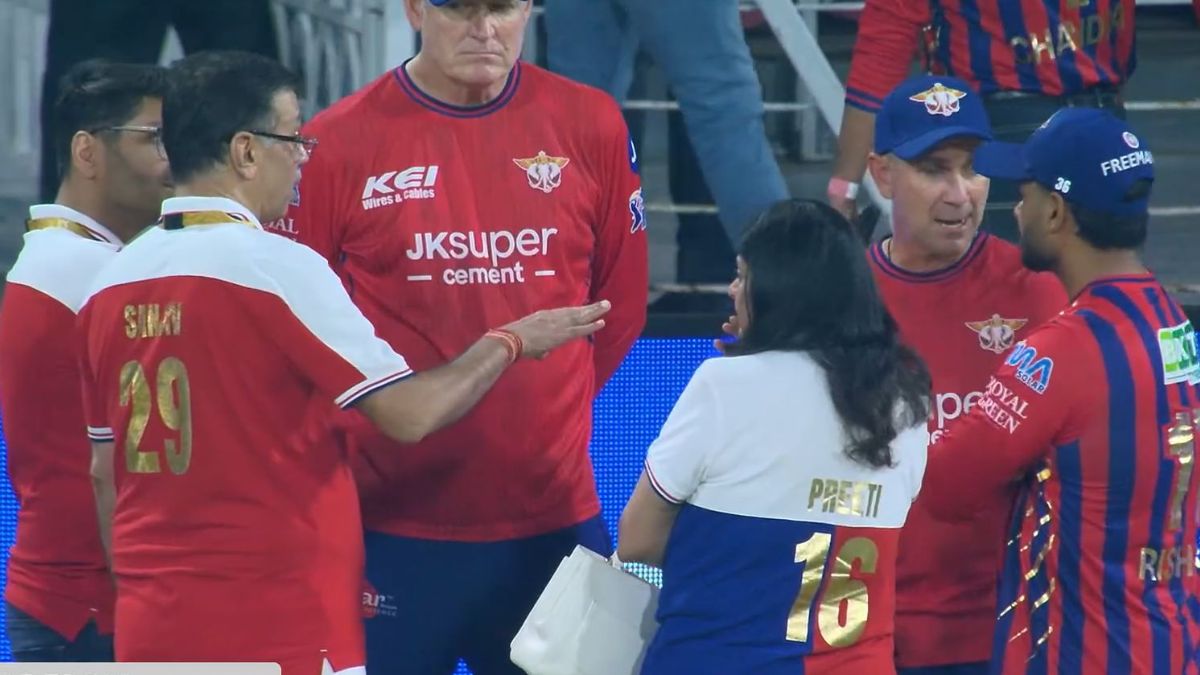 Sanjiv Goenka and Rishabh Pant spotted together.