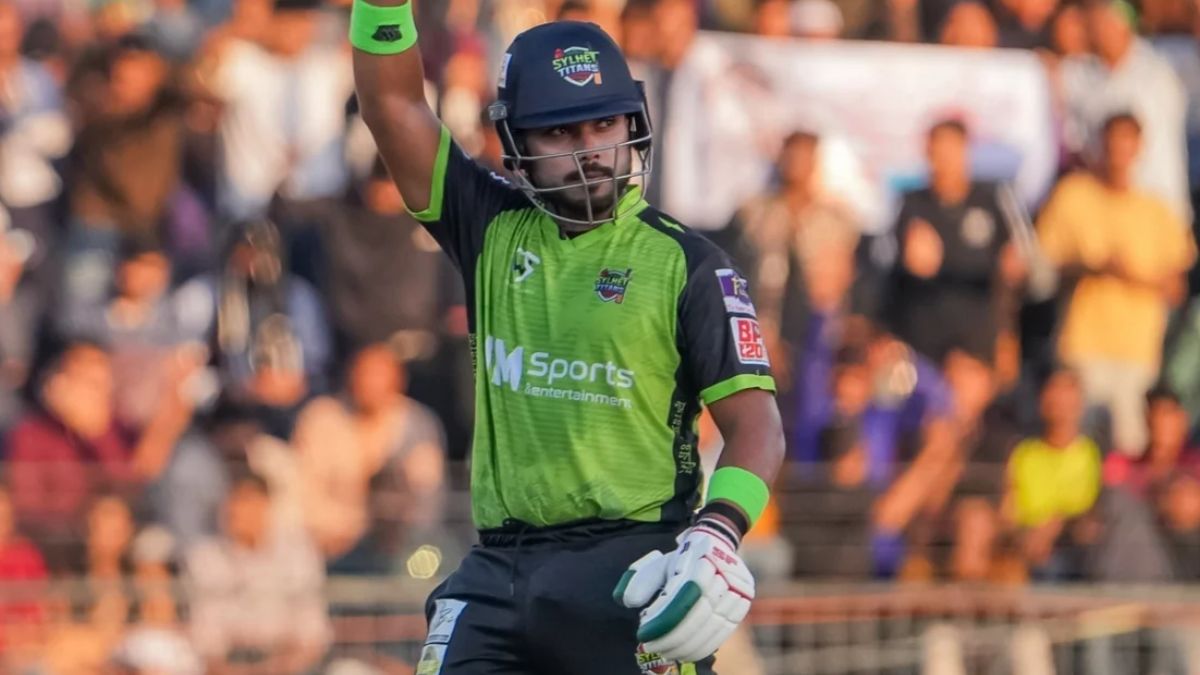 बीच सीजन फ्रेंचाइजी को लगा तगड़ा झटका, स्टार विदेशी ओपनर चोट के चलते पूरे टूर्नामेंट से हुआ बाहर 2 Lahore Qalandars batsman Parvez Hossain Emon has been ruled out of the 2026 Pakistan Super League due to a shoulder injury.