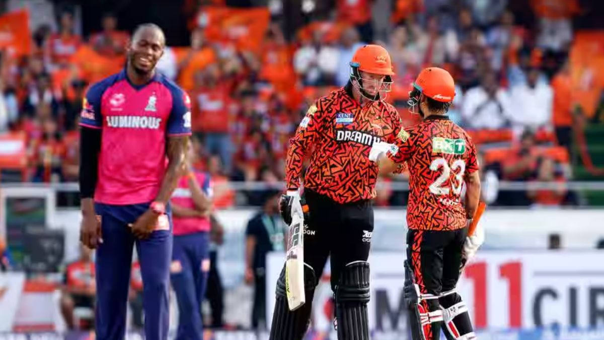 SRH vs RR LIVE: अभिषेक vs वैभव क्लैश, कहाँ देखें फ्री स्ट्रीमिंग! जानें कहाँ मिलेगा सबसे बढ़िया LIVE अनुभव 2 RR and SRH will face off at the Rajiv Gandhi International Cricket Stadium in Hyderabad.