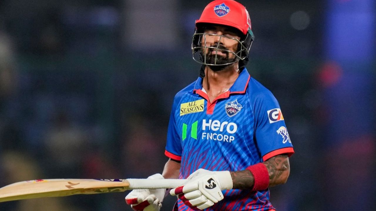 Video: CSK के खिलाफ KL Rahul की बत्ती हुई गुल, छक्का लगाने के प्रयास में गंवाया विकेट; अकील हुसैन का बने शिकार 