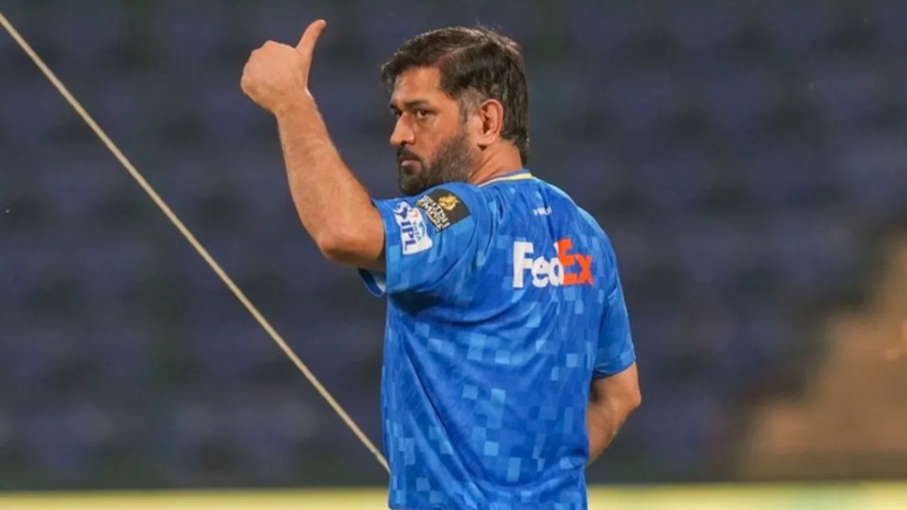 MS Dhoni के पैर की सूजन ने बढ़ाई टेंशन, पूरे सीजन से अब रहेंगे बाहर! वायरल क्लिप देख CSK फैंस के छलके आंसू 