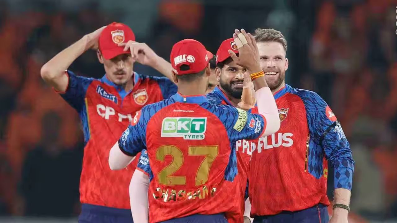 SRH vs PBKS मैच में Punjab Kings के खिलाड़ियों ने क्यों पहनी है बांह पर काली पट्टी, जानें दुखद वजह 