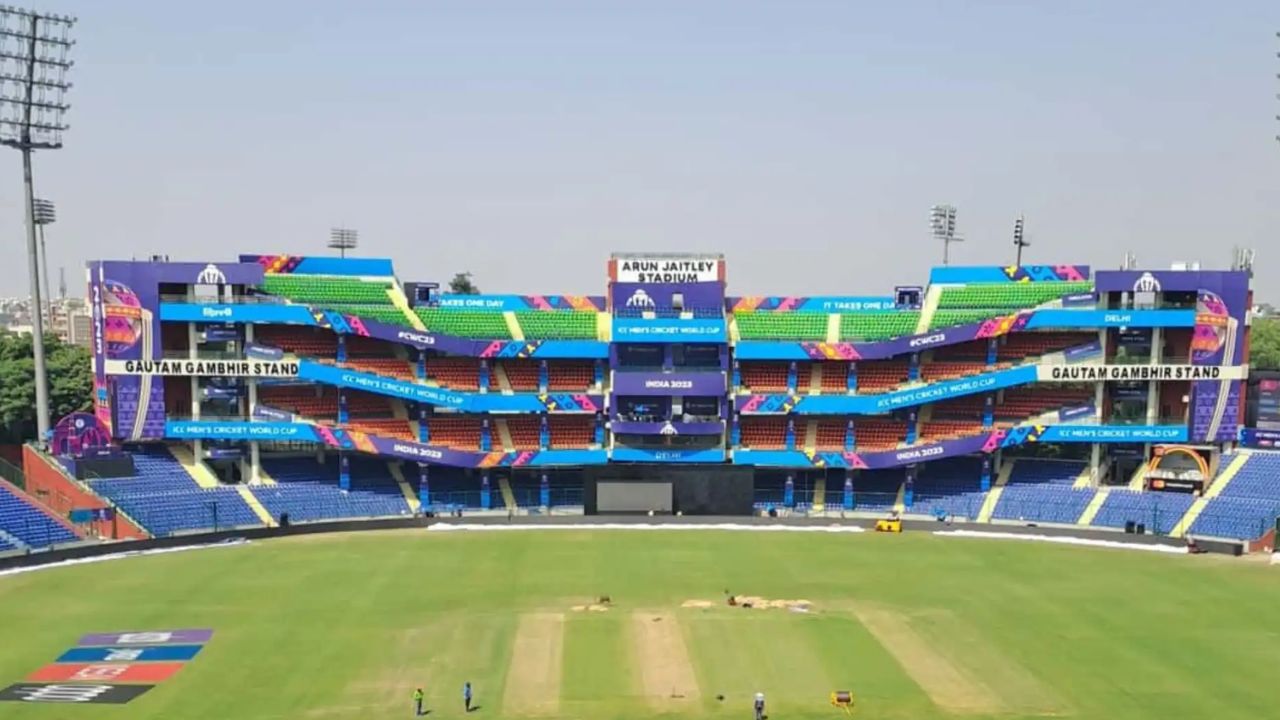 DC vs KKR Pitch Report: 200+ स्कोर पक्का या गेंदबाज मचाएंगे तबाही? दिल्ली की पिच का सबसे बड़ा राज़ खुल गया
