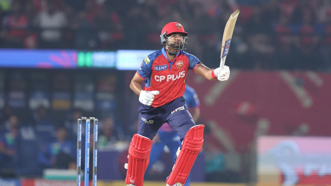 श्रेयस अय्यर ने PBKS vs DC मैच में एक हाथ से लगाया जबरदस्त छक्का, प्रीति जिंटा हुईं खुश; रिएक्शन का वीडियो वायरल 