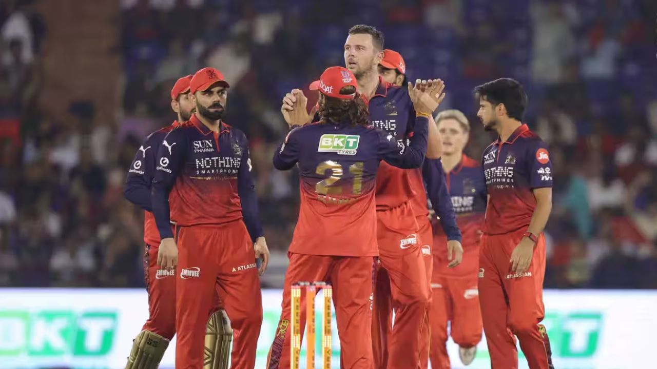 RCB vs KKR मैच के बाद प्लेऑफ स्पॉट के करीब बेंगलुरु, कोलकाता का रास्ता हुआ मुश्किल; जानें IPL 2026 Points Table का पूरा हाल 