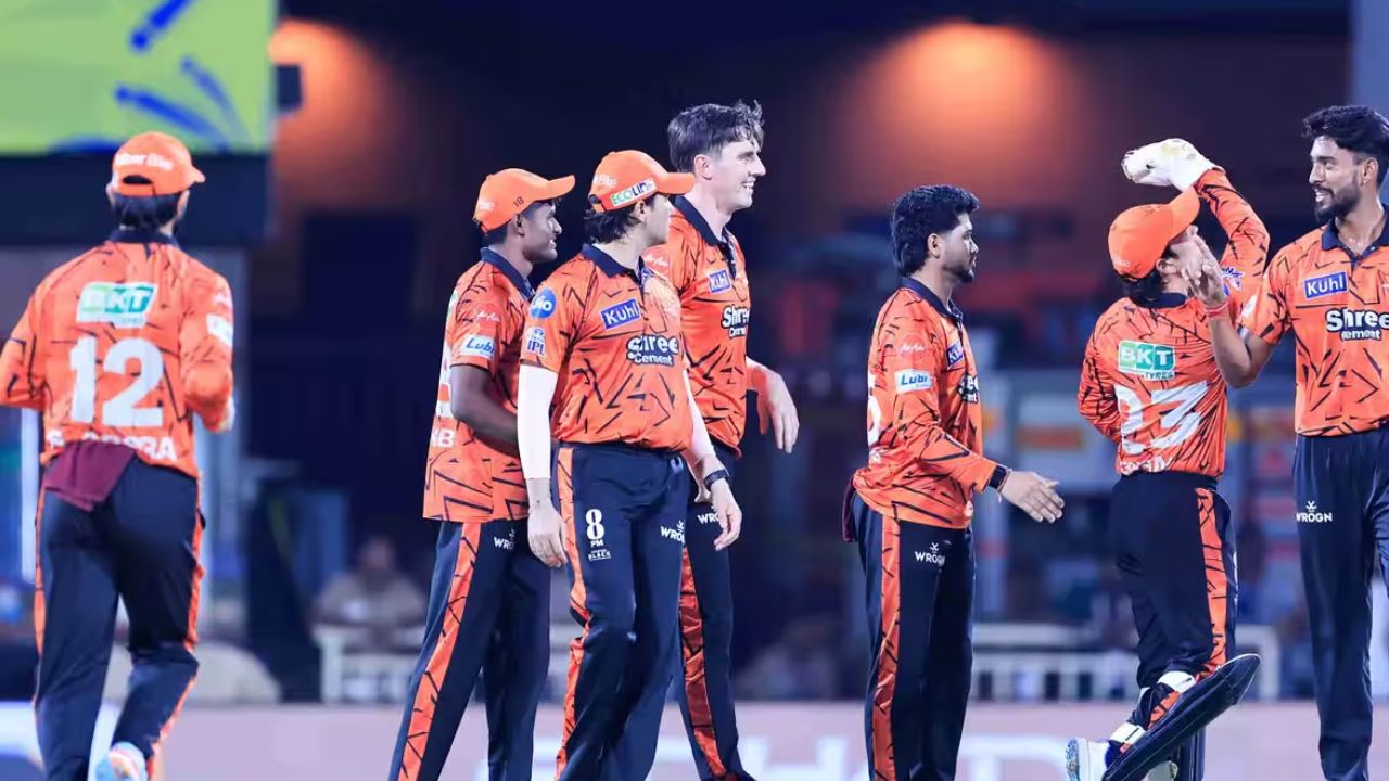 CSK vs SRH मैच के बाद IPL 2026 Points Table: हैदराबाद की जीत से प्लेऑफ में बचा एक स्थान, CSK को लगा तगड़ा झटका; GT को हुआ फायदा 2 CSK vs SRH मैच के बाद IPL 2026 Points Table: हैदराबाद की जीत से प्लेऑफ में बचा एक स्थान, CSK को लगा तगड़ा झटका; GT को हुआ फायदा