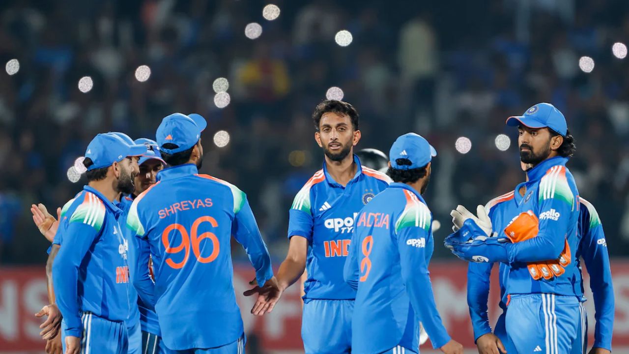AFG के खिलाफ ODI सीरीज के लिए टीम इंडिया की प्लेइंग-XI फिक्स, गिल-रोहित ओपनर, नंबर-3-4-5 पर कोहली, अय्यर, केएल.... 2 AFG के खिलाफ ODI सीरीज के लिए Team India की प्लेइंग-XI फिक्स, गिल-रोहित ओपनर, नंबर-3-4-5 पर कोहली, अय्यर, केएल....