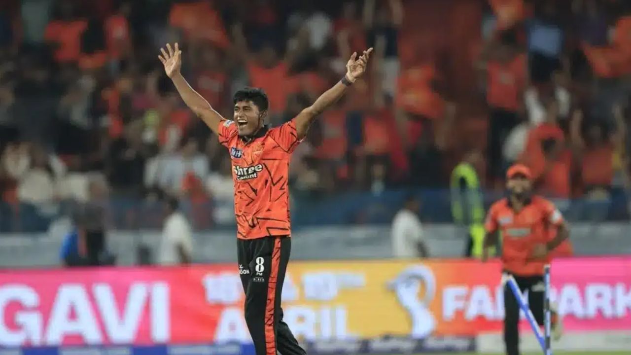 माँ के गहने बेचकर ख़रीदे थे जूते, अब Sakib Hussain को ईशान किशन ने गिफ्ट किए 6 जोड़ी Cricket shoes