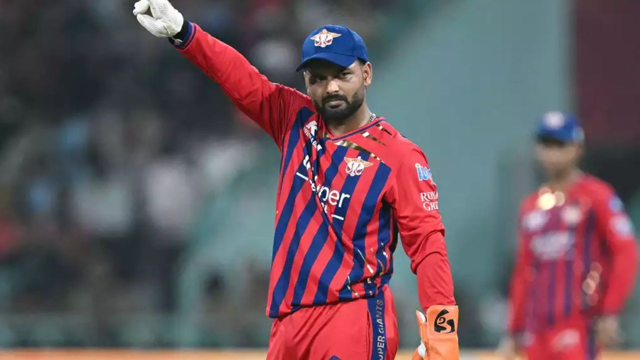 IPL 2026 के बीच बड़ा उलटफेर, हार्दिक पांड्या ने नहीं, इस दिग्गज ने छोड़ी Captaincy, मचा हड़कंप 