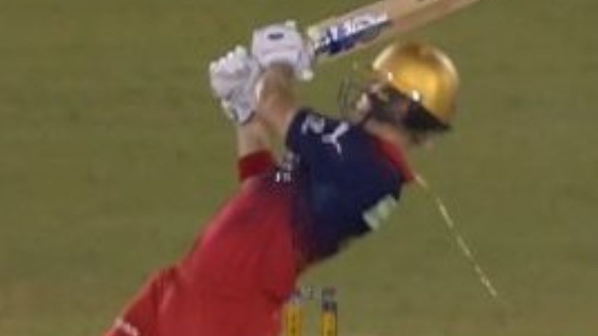 Jacob Bethell's Gold Chain Falls on the Field During KKR vs RCB Match