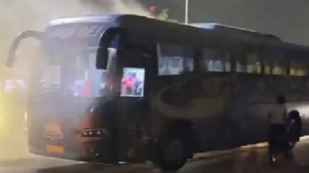 Short circuit in Gujarat Titans' bus.