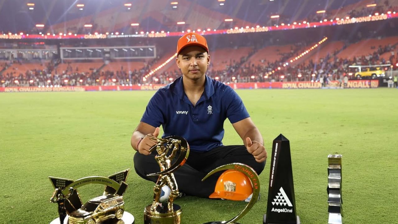 इमर्जिंग प्लेयर से लेकर MVP तक, Vaibhav Sooryavanshi ने जीते कौन-कौन से अवॉर्ड? जानिए कुल कितनी हुई कमाई 2 इमर्जिंग प्लेयर से लेकर MVP तक, Vaibhav Sooryavanshi ने जीते कौन-कौन से अवॉर्ड? जानिए कुल कितनी हुई कमाई