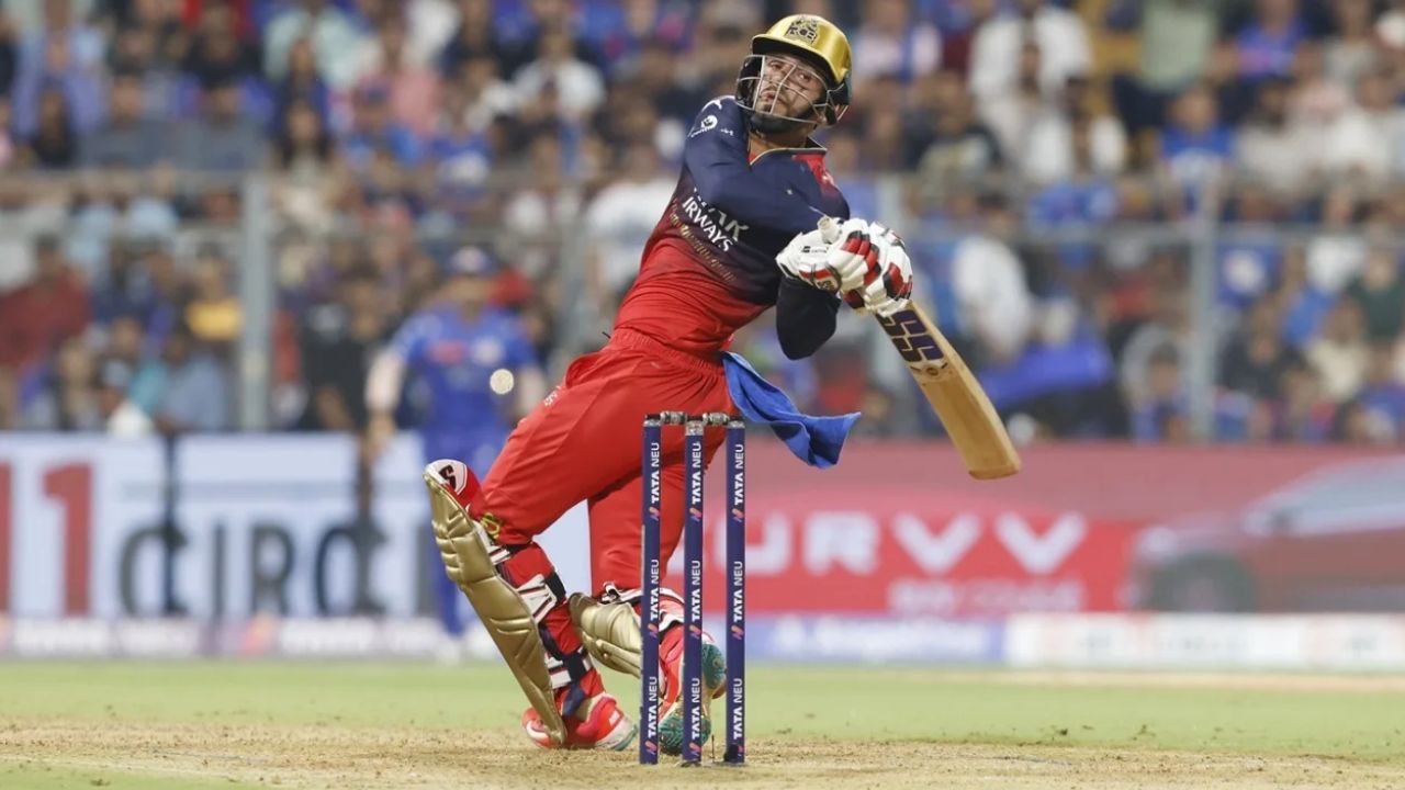 चिकन-डिनर WITH 0 KILL! बिना कोई प्रदर्शन किए ही RCB का यह खिलाड़ी बन गया चैंपियन 2 चिकन-डिनर WITH 0 KILL! बिना कोई प्रदर्शन किए ही RCB का यह खिलाड़ी बन गया चैंपियन